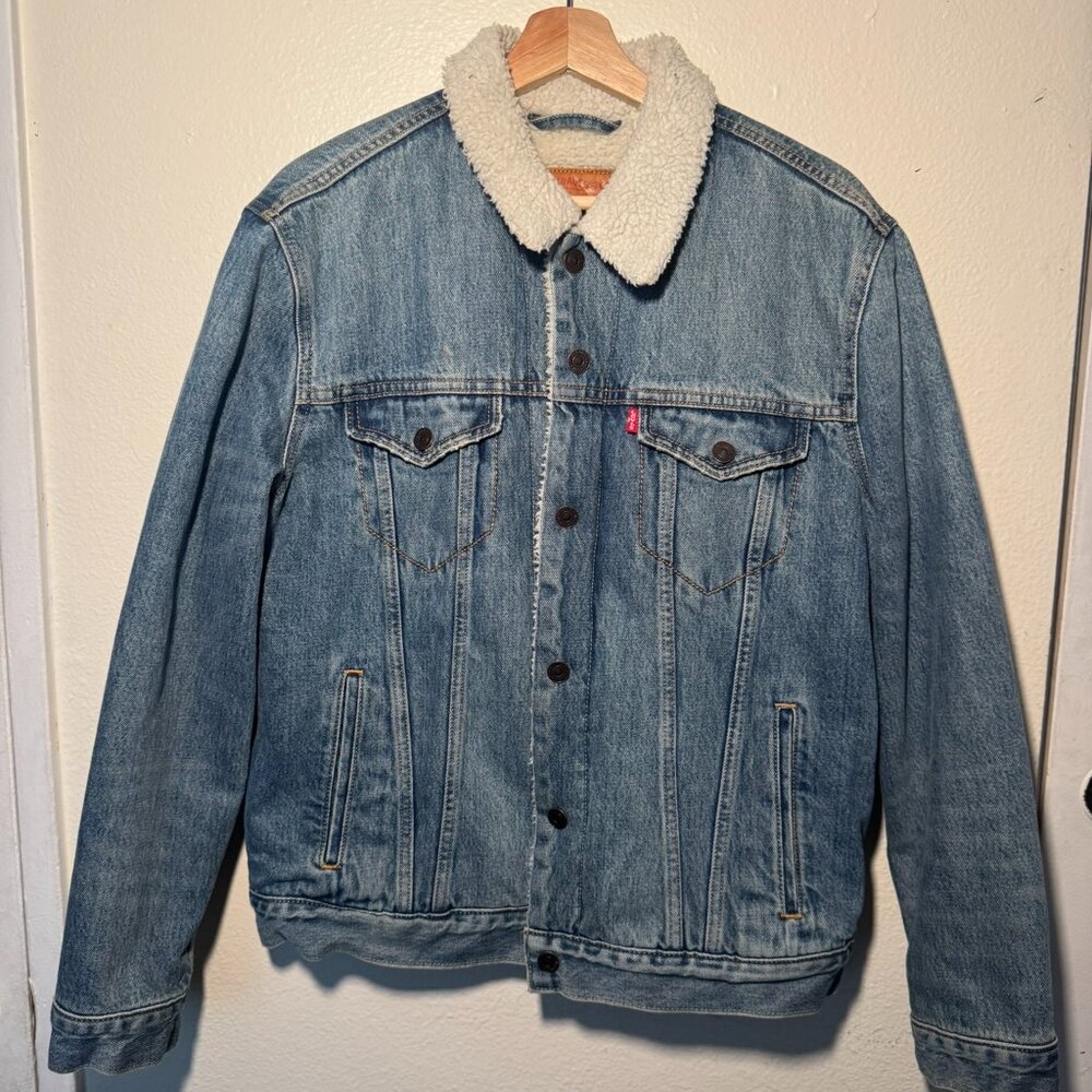 Levi’s Sherpa‑Lined Denim Trucker Jacket – Size M